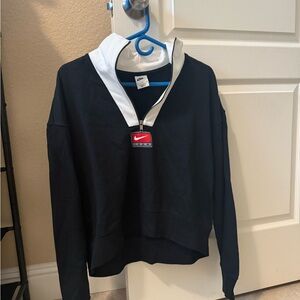 Nike Women's Black and White Sweater